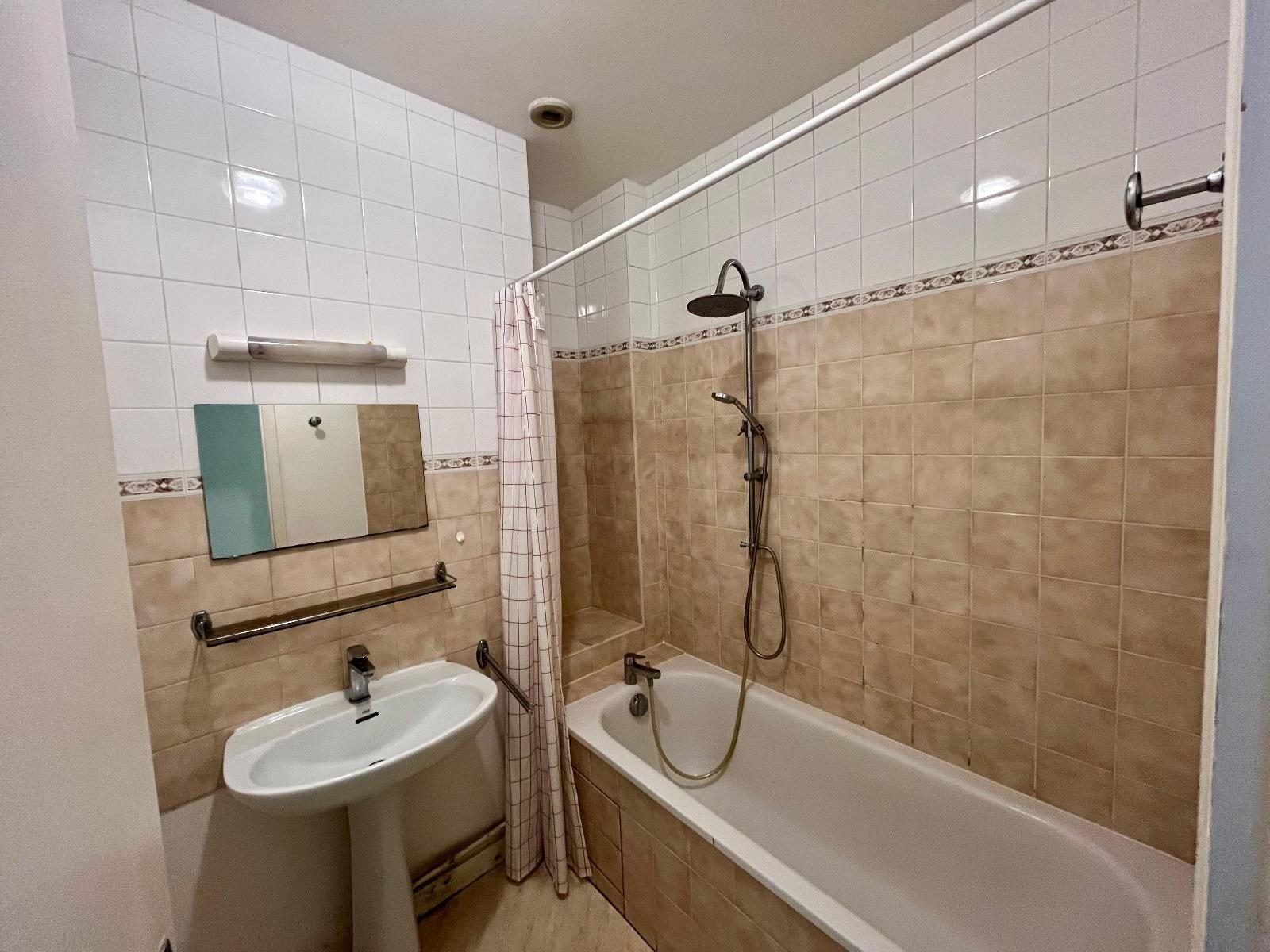 Room Rue Boisnet in Angers