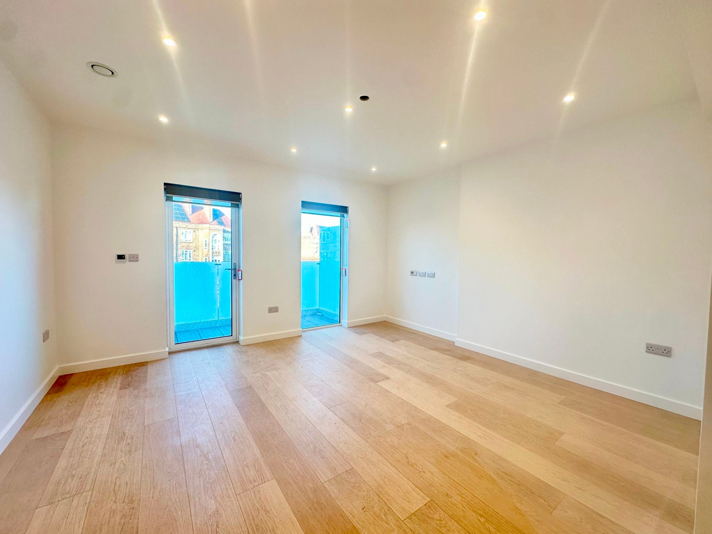 Flat Goldsmiths' Row in Greater London