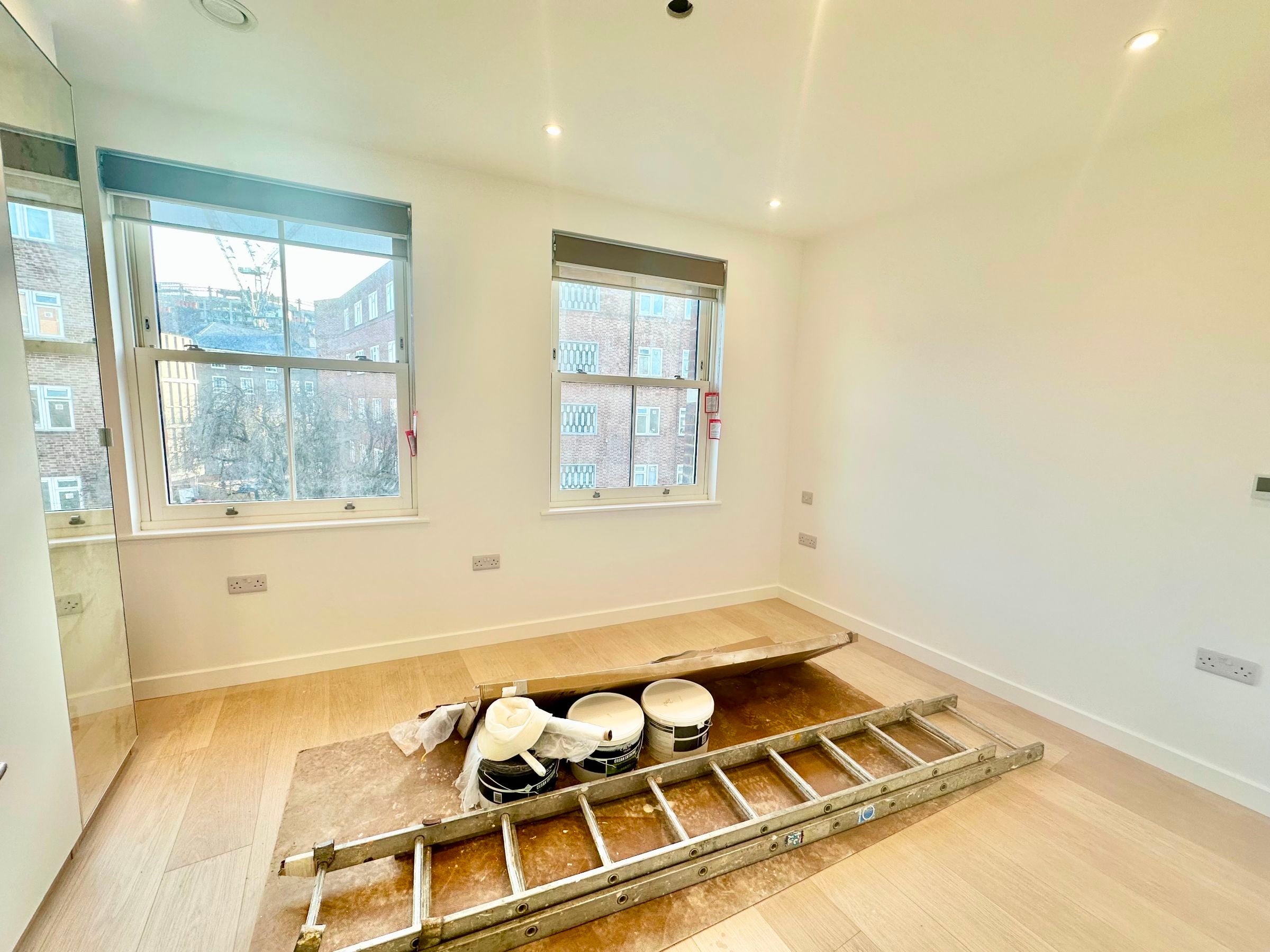 Flat Goldsmiths' Row in Greater London