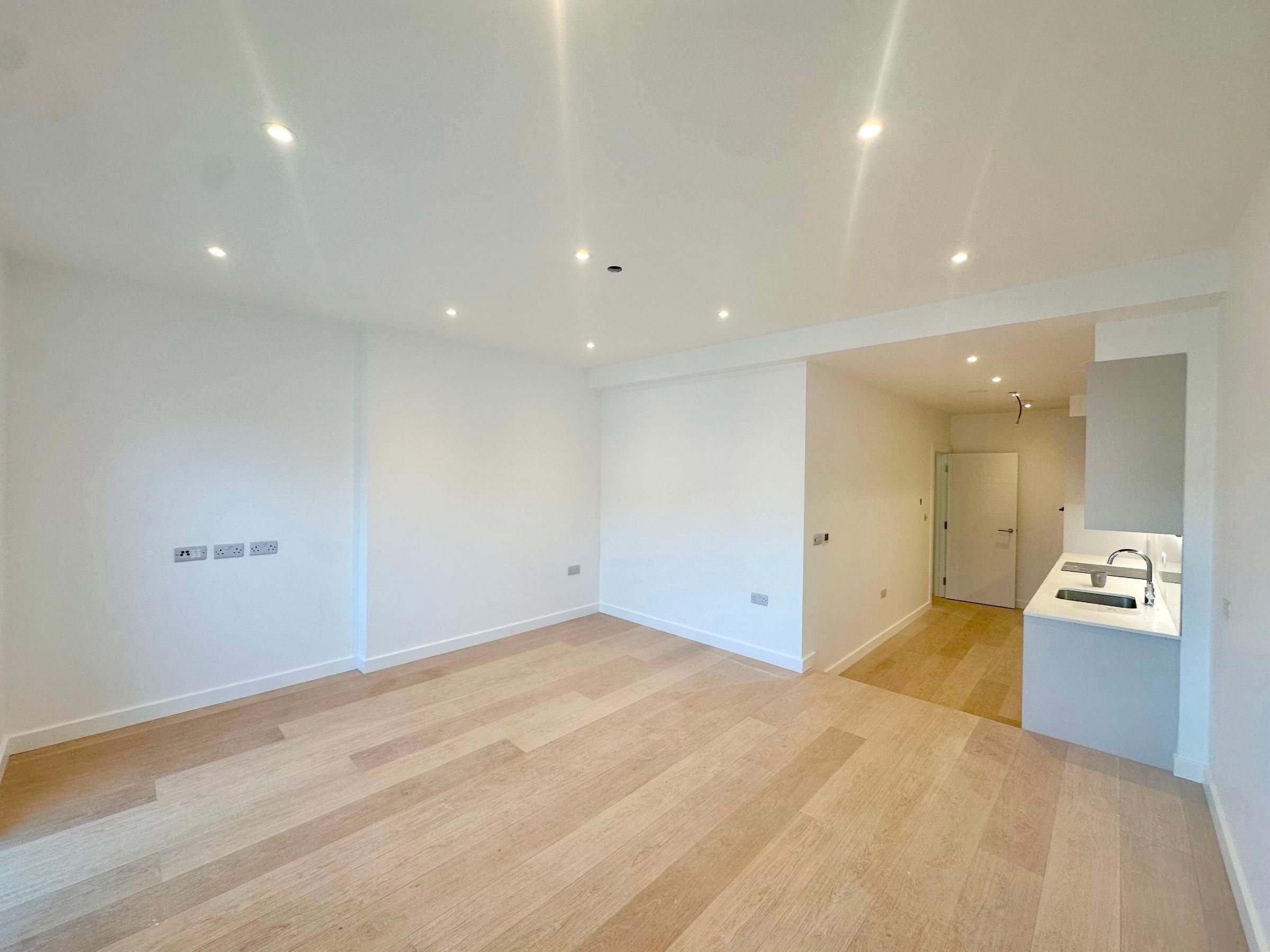 Flat Goldsmiths' Row in Greater London