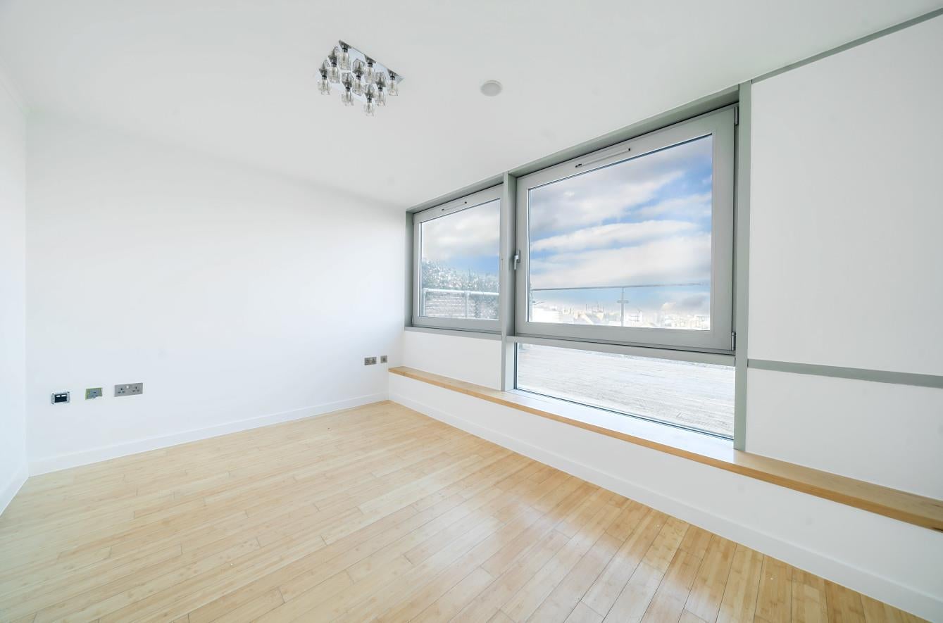 Flat Richmond Road in Greater London