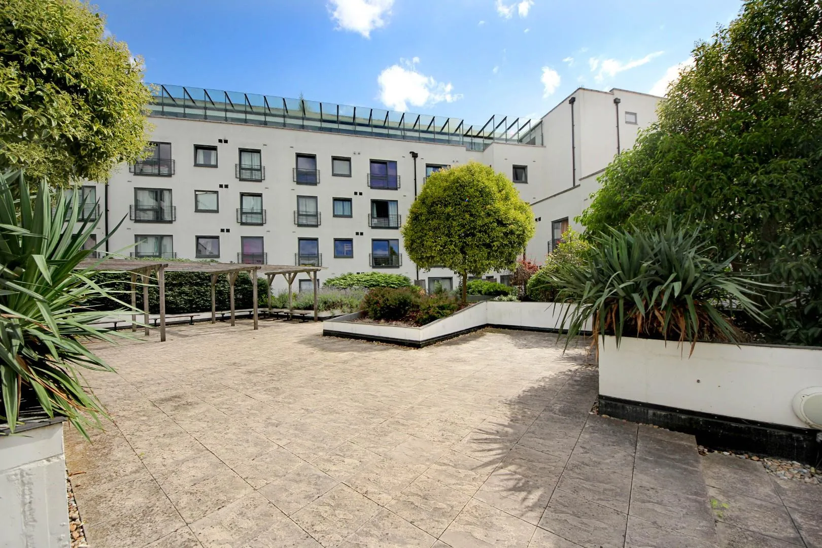Flat Uxbridge Road in Greater London