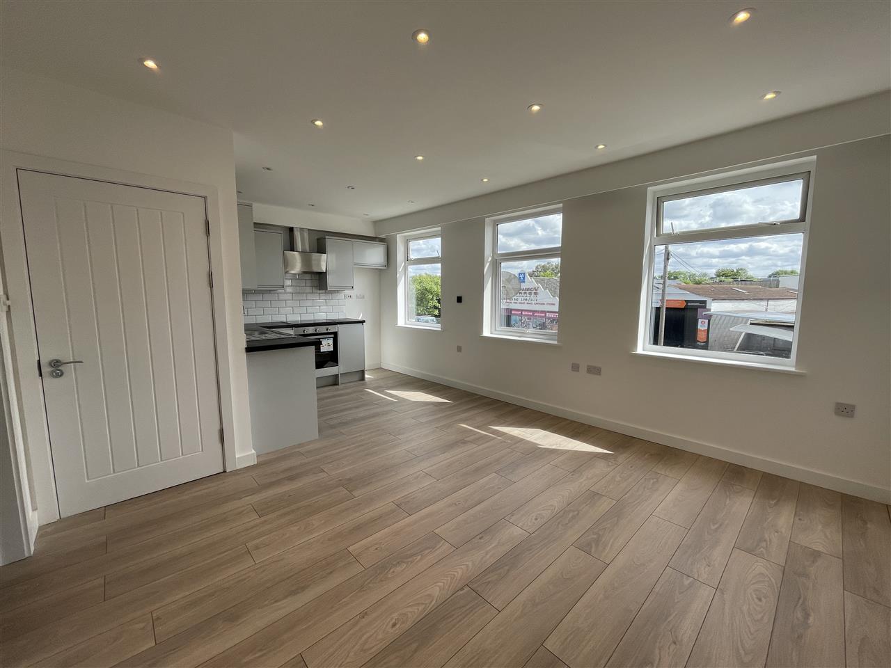 Flat Blenheim Road in Greater London
