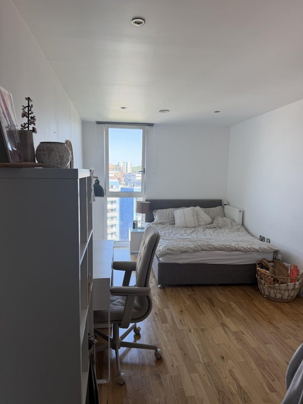 Room Seager Place in Greater London