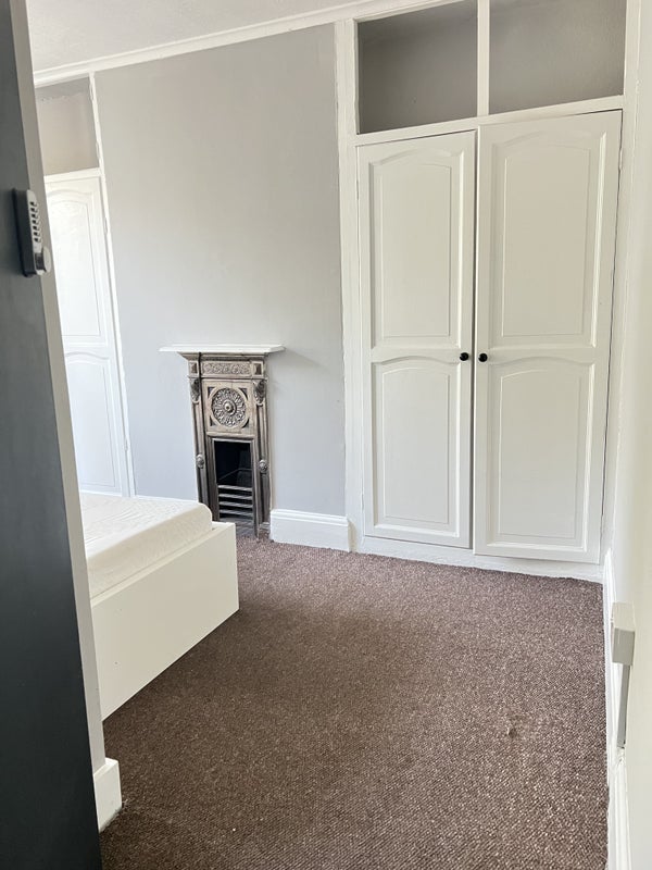 Room Woodstock Road in Greater London