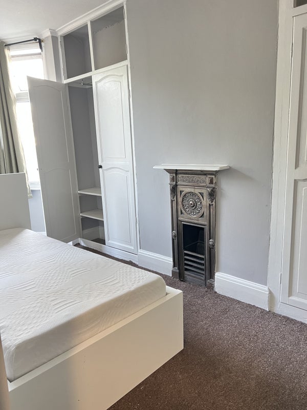 Room Woodstock Road in Greater London