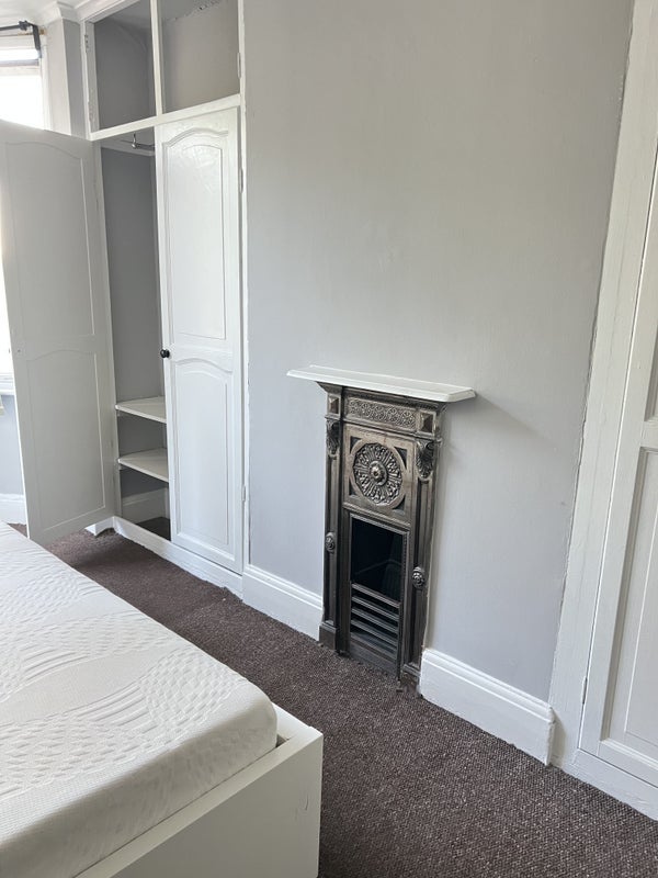Room Woodstock Road in Greater London