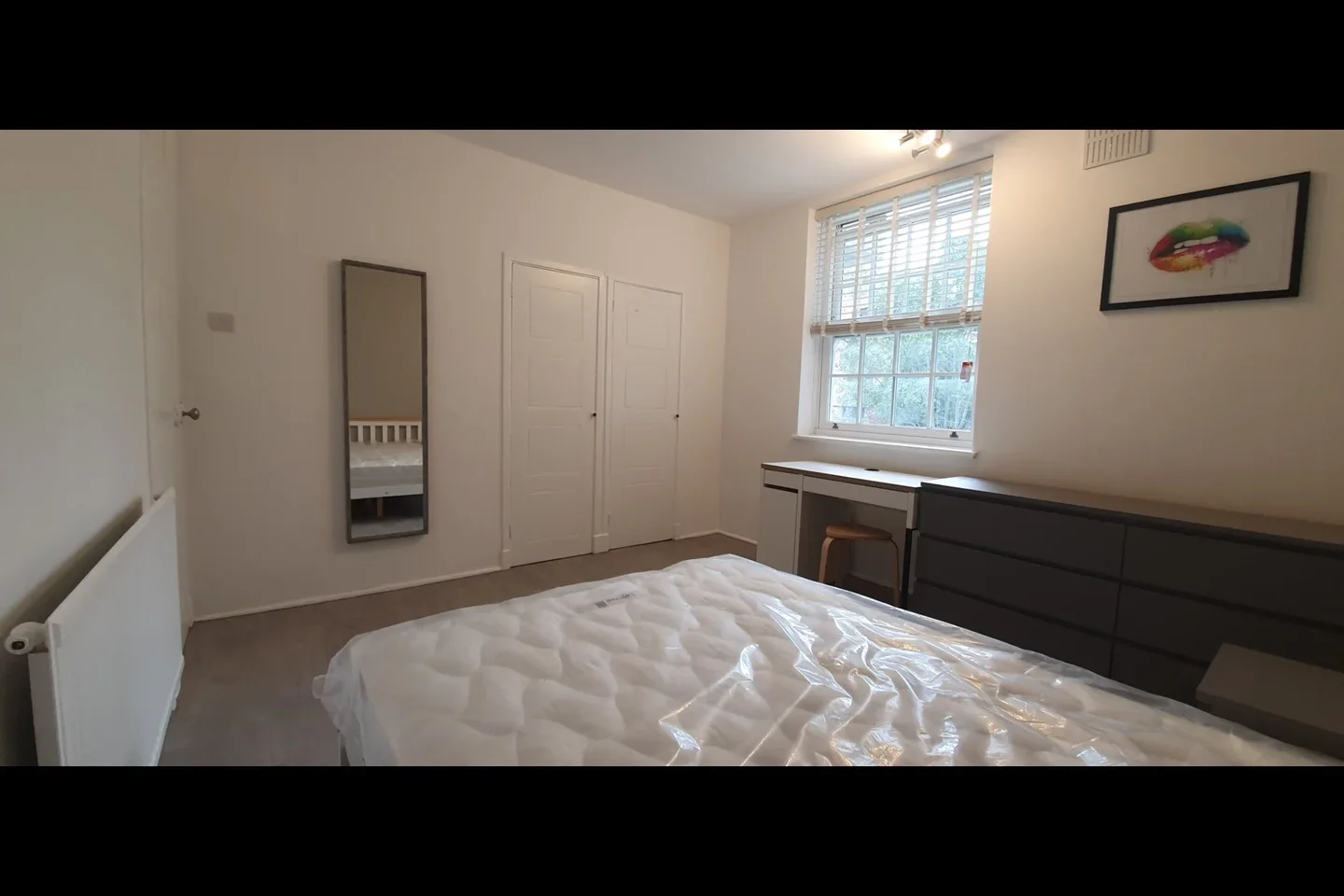 Flat Aspen Gardens in Greater London