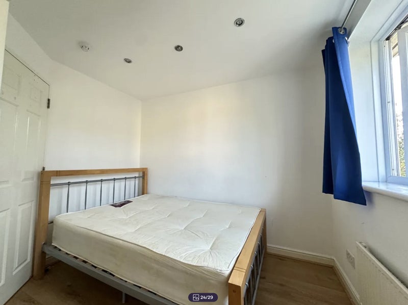 Room Ambassador Square in Greater London