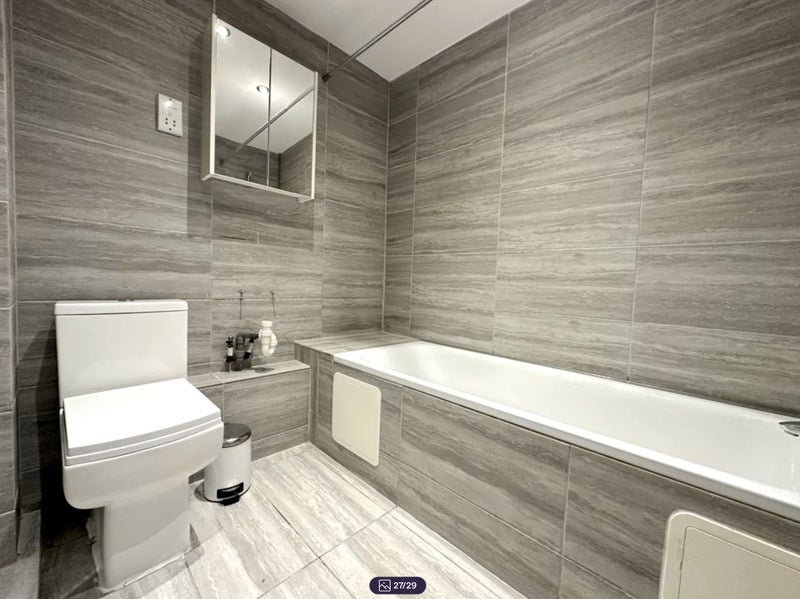 Room Ambassador Square in Greater London