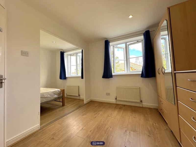 Room Ambassador Square in Greater London