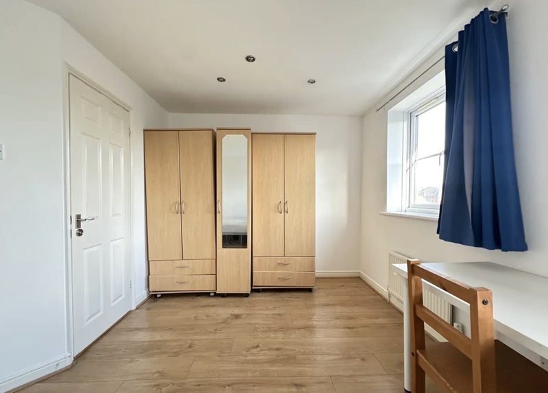 Room Ambassador Square in Greater London