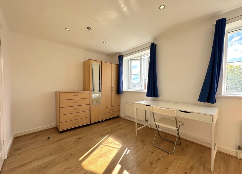 Room Ambassador Square in Greater London
