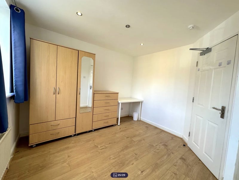 Room Ambassador Square in Greater London