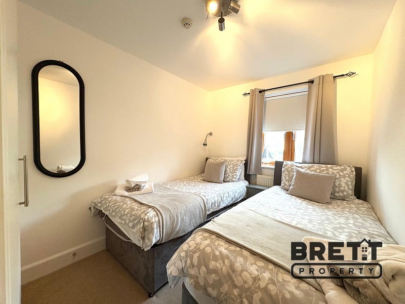 Flat Nelson Quay in Milford Haven