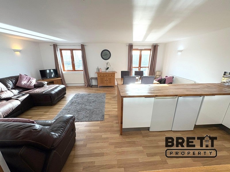 Flat Nelson Quay in Milford Haven