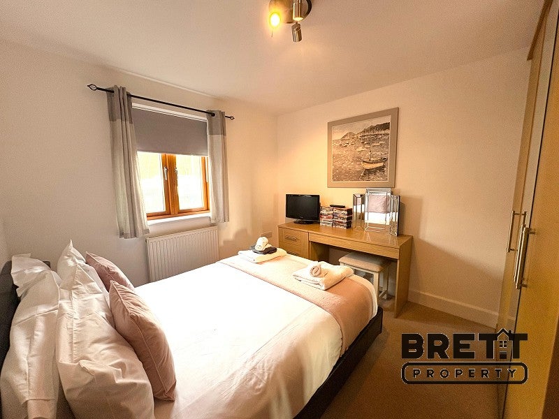 Flat Nelson Quay in Milford Haven