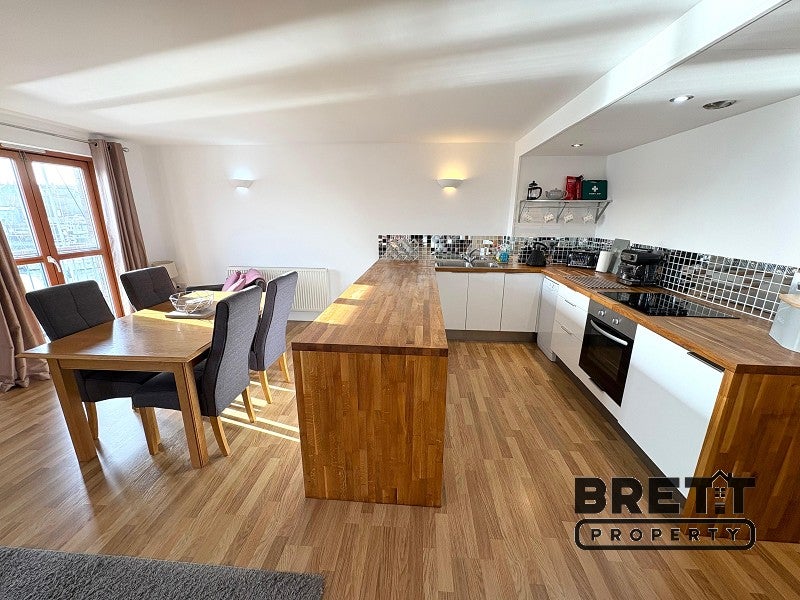 Flat Nelson Quay in Milford Haven