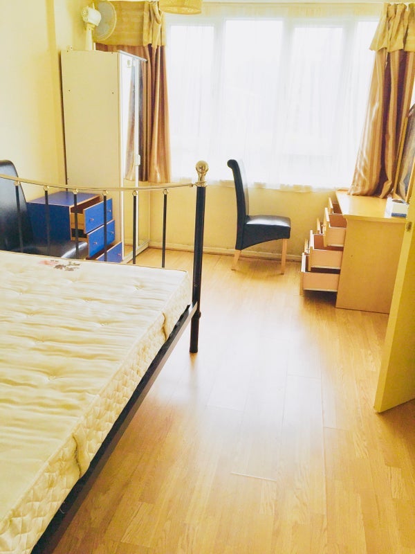 Room Ashbourne Close in Greater London
