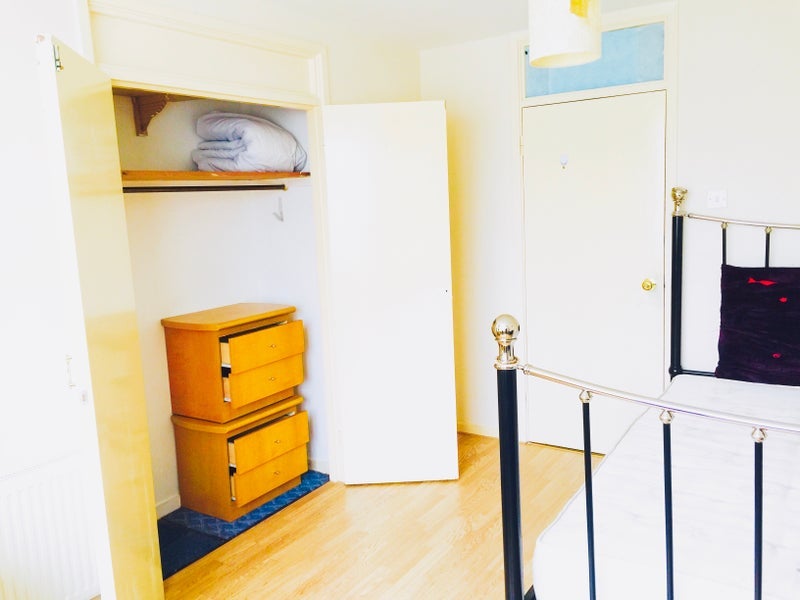 Room Ashbourne Close in Greater London