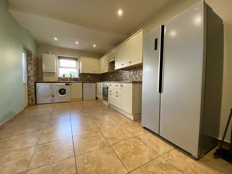 Room Whitchurch Road in Cardiff