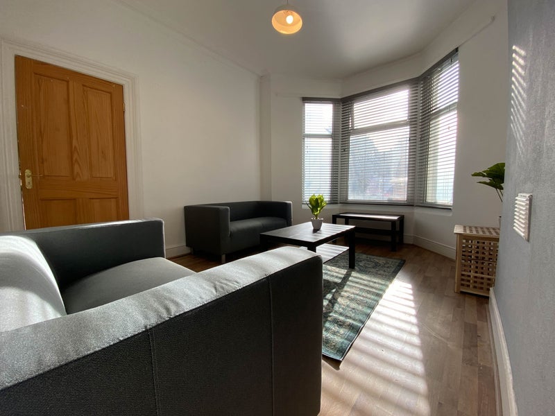 Room Whitchurch Road in Cardiff