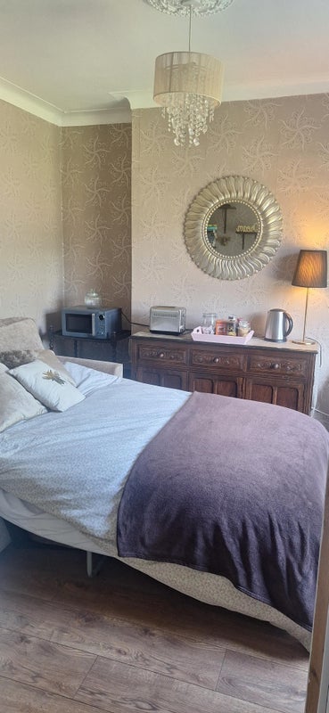 Room Gorse Crescent in Trafford