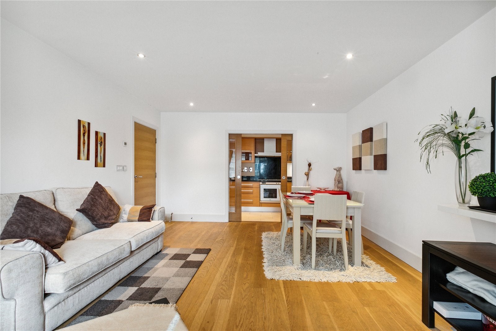 Flat Strand Drive in Greater London