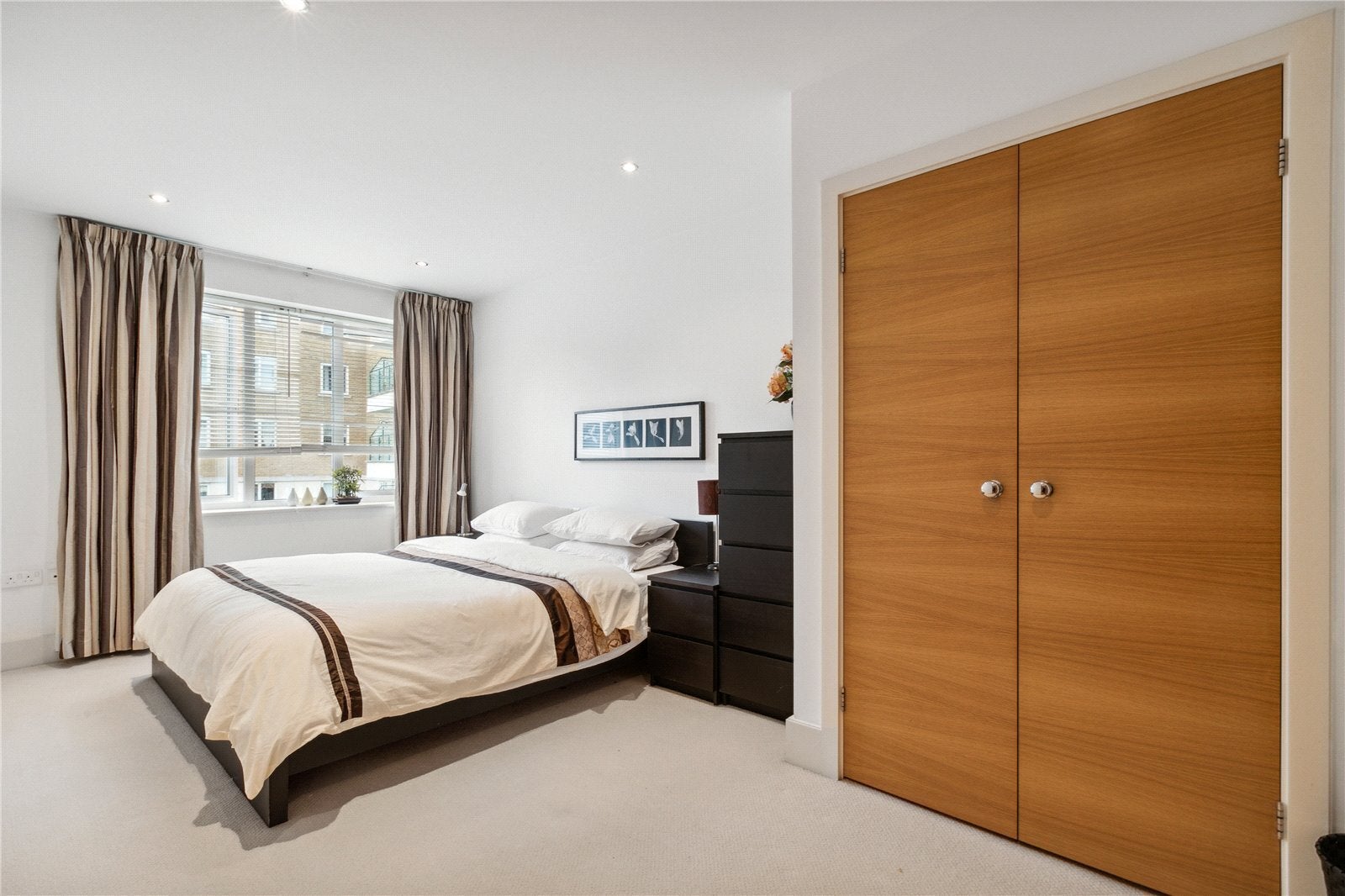 Flat Strand Drive in Greater London