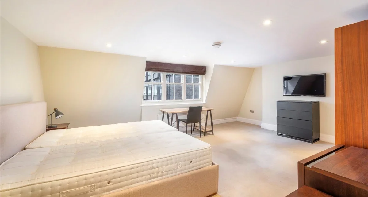 Flat Huntley Street in Greater London