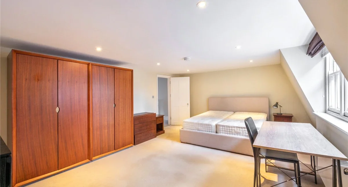 Flat Huntley Street in Greater London