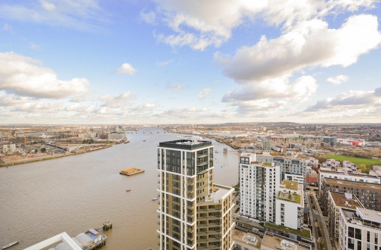 Flat Mudlarks Boulevard in Greater London