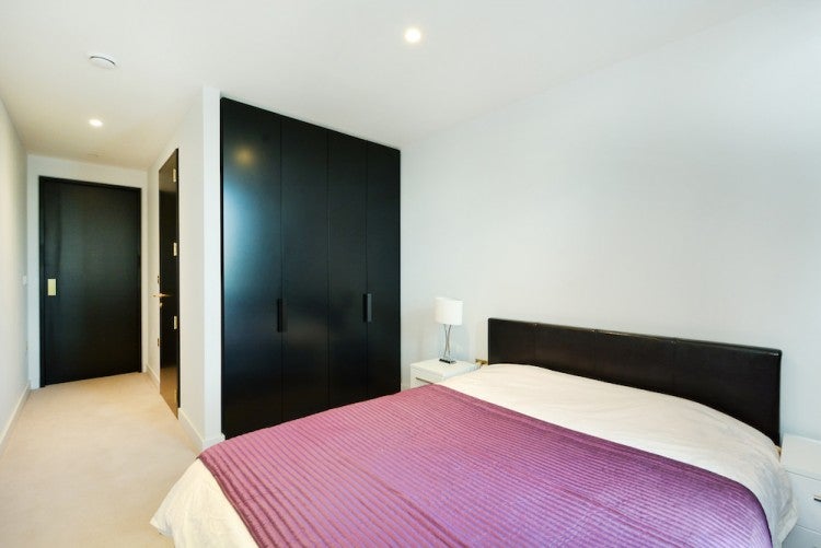 Flat Mudlarks Boulevard in Greater London