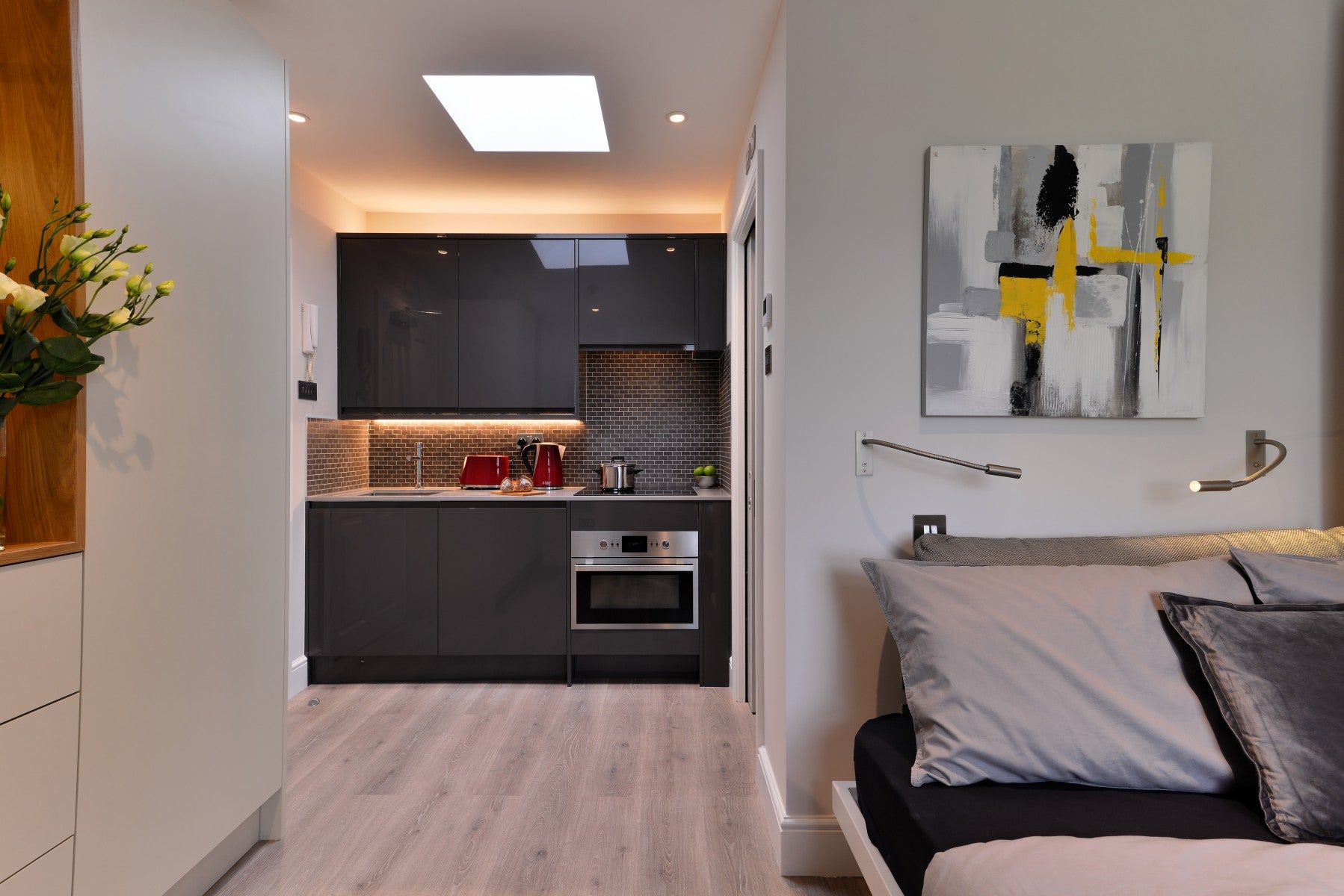 Flat Linden Gardens in Greater London