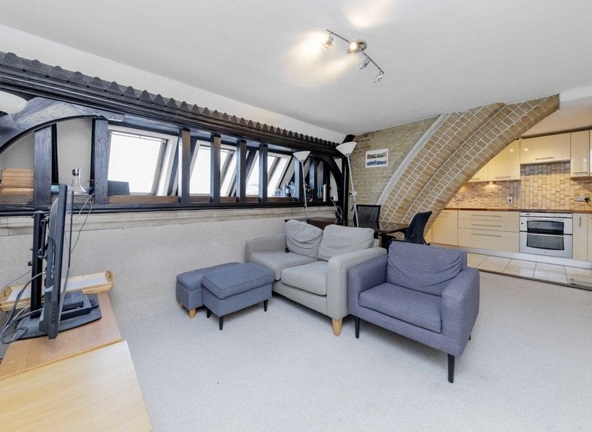Flat Davey Close in Greater London