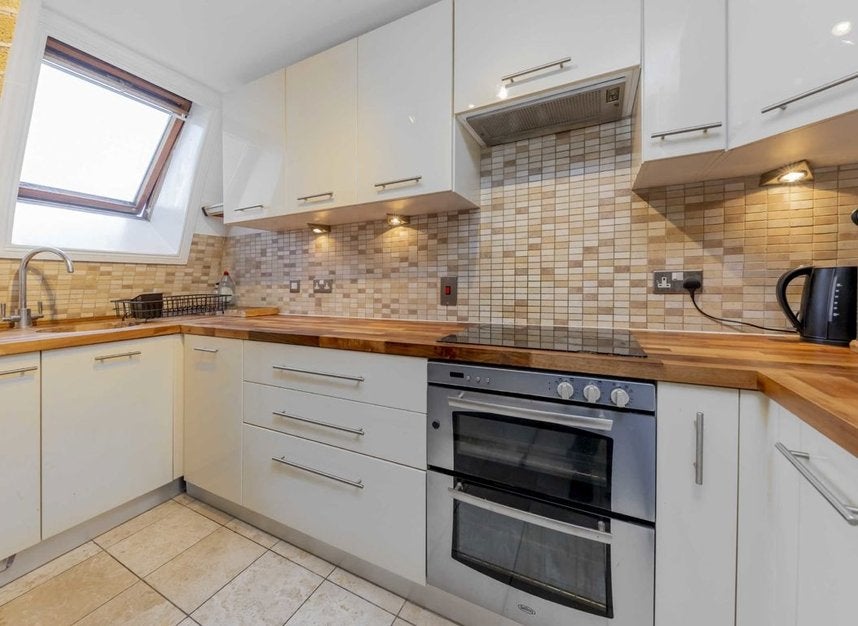 Flat Davey Close in Greater London