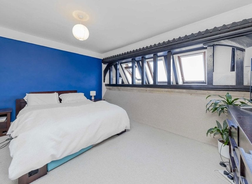Flat Davey Close in Greater London