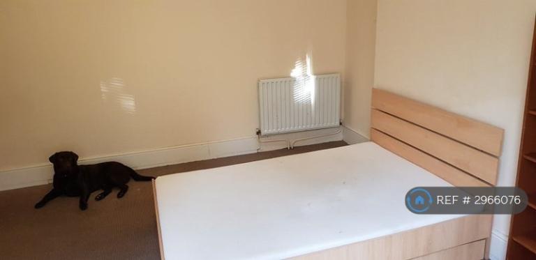 Room Browning Road in Greater London