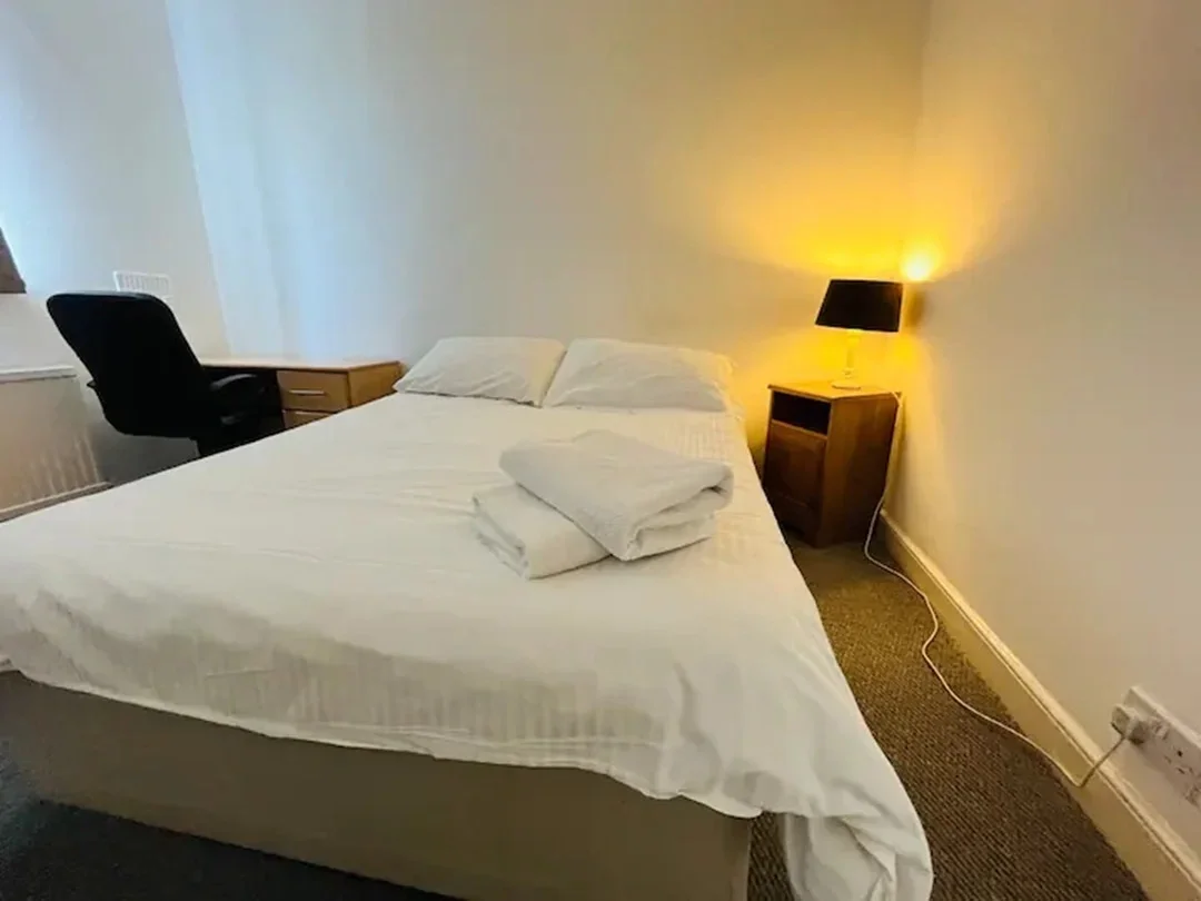 Flat Heathwood Gardens in Greater London