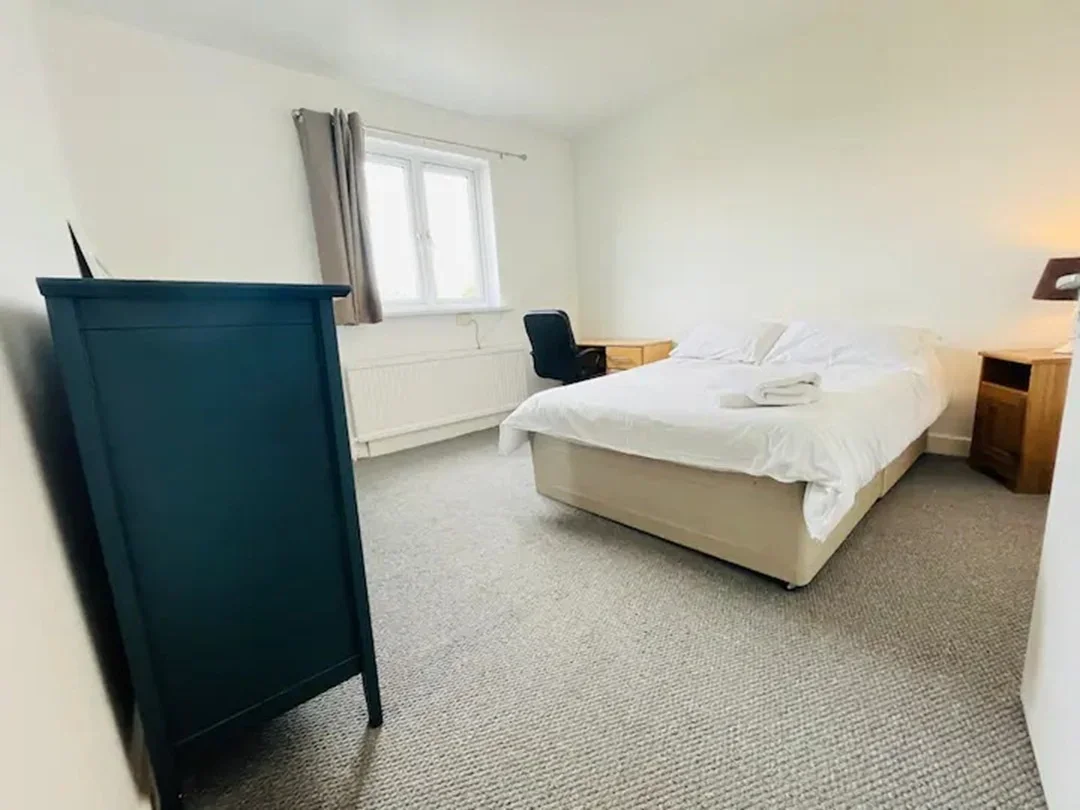 Flat Heathwood Gardens in Greater London