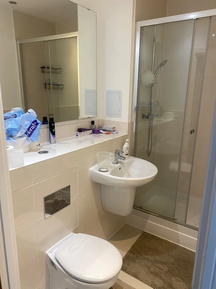 Room Handley Page Road in Greater London