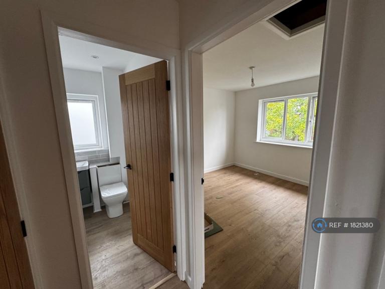 Flat Greton Close in Manchester