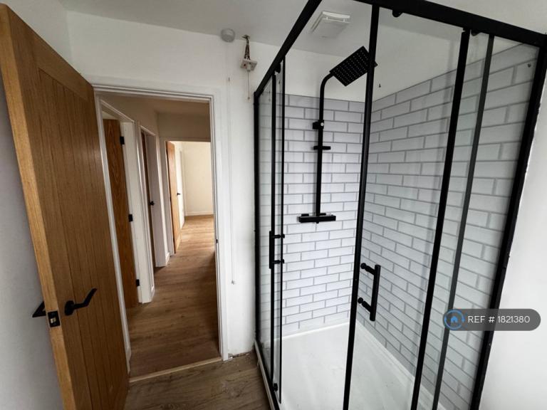 Flat Greton Close in Manchester
