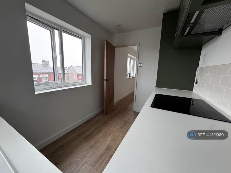 Flat Greton Close in Manchester