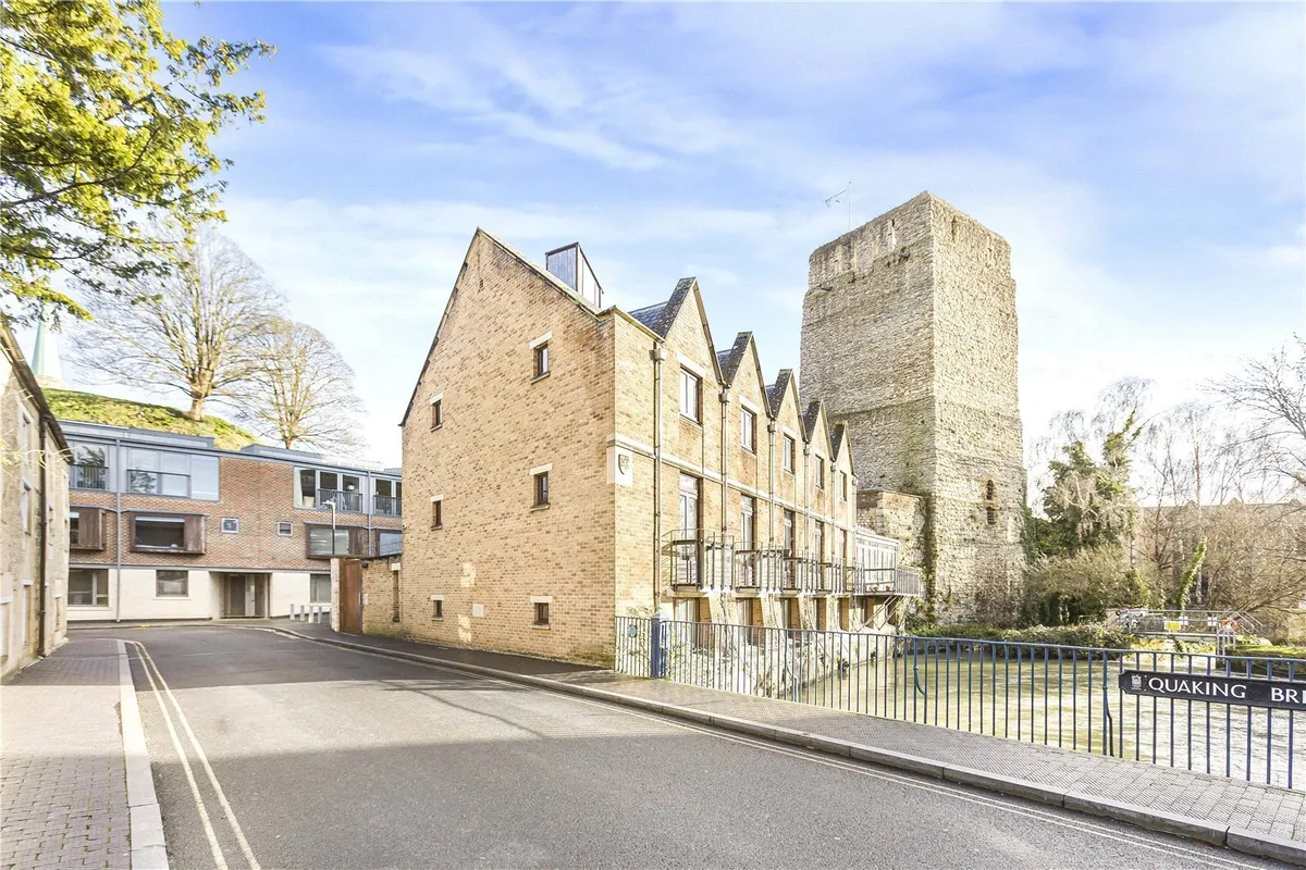Flat Tidmarsh Lane in Oxford