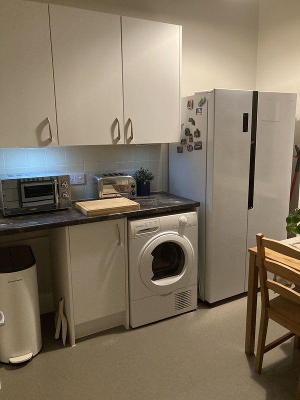 Room Lancaster Road in Greater London