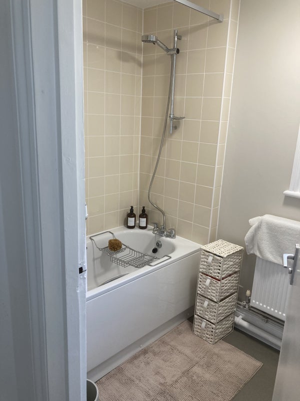 Room Lancaster Road in Greater London