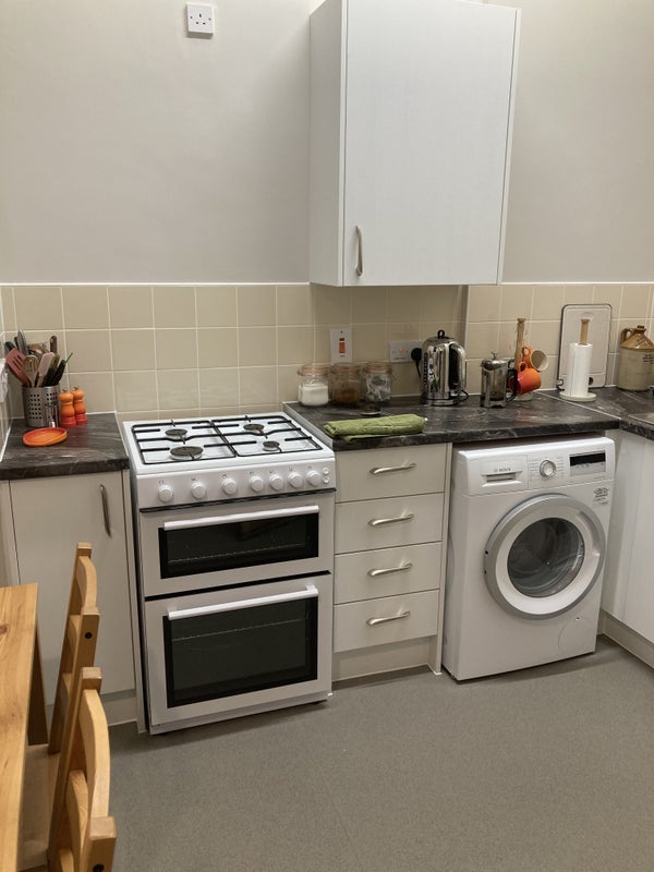 Room Lancaster Road in Greater London