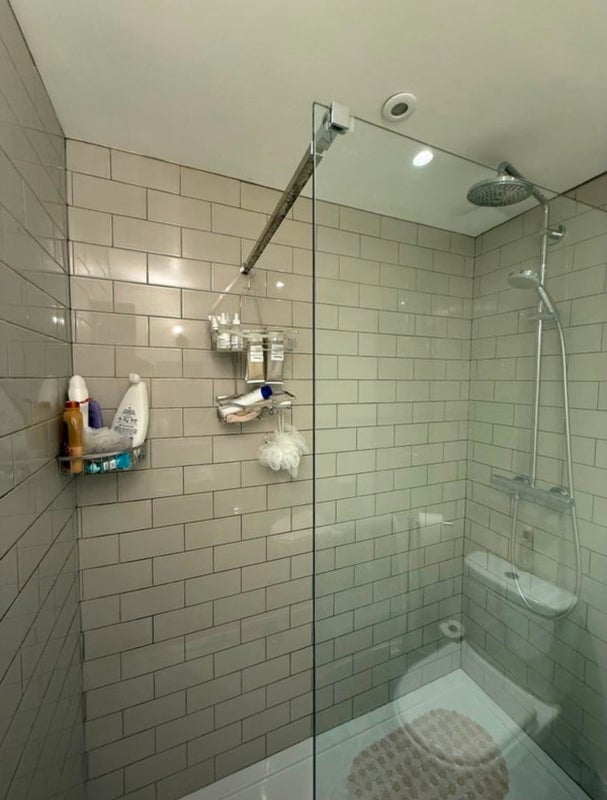 Room Frederick's Row in Greater London