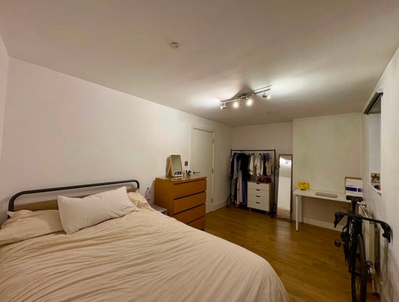Room Frederick's Row in Greater London